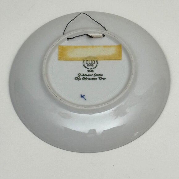 1982 Bing & Grøndahl Christmas Plate The Christmas Tree 9082 - Picture 3 of 4